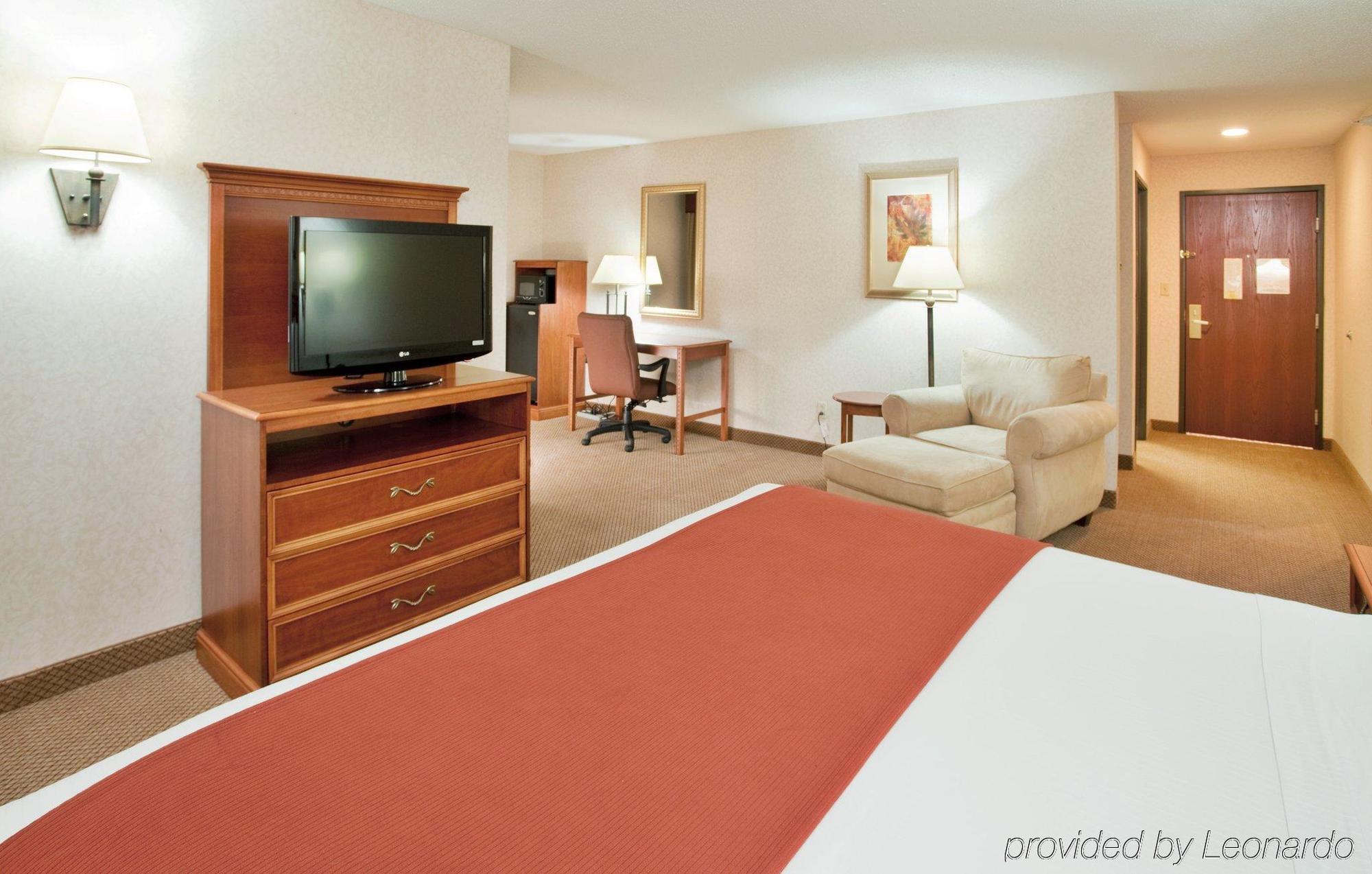 Seasons Inn & Suites Highland Room photo