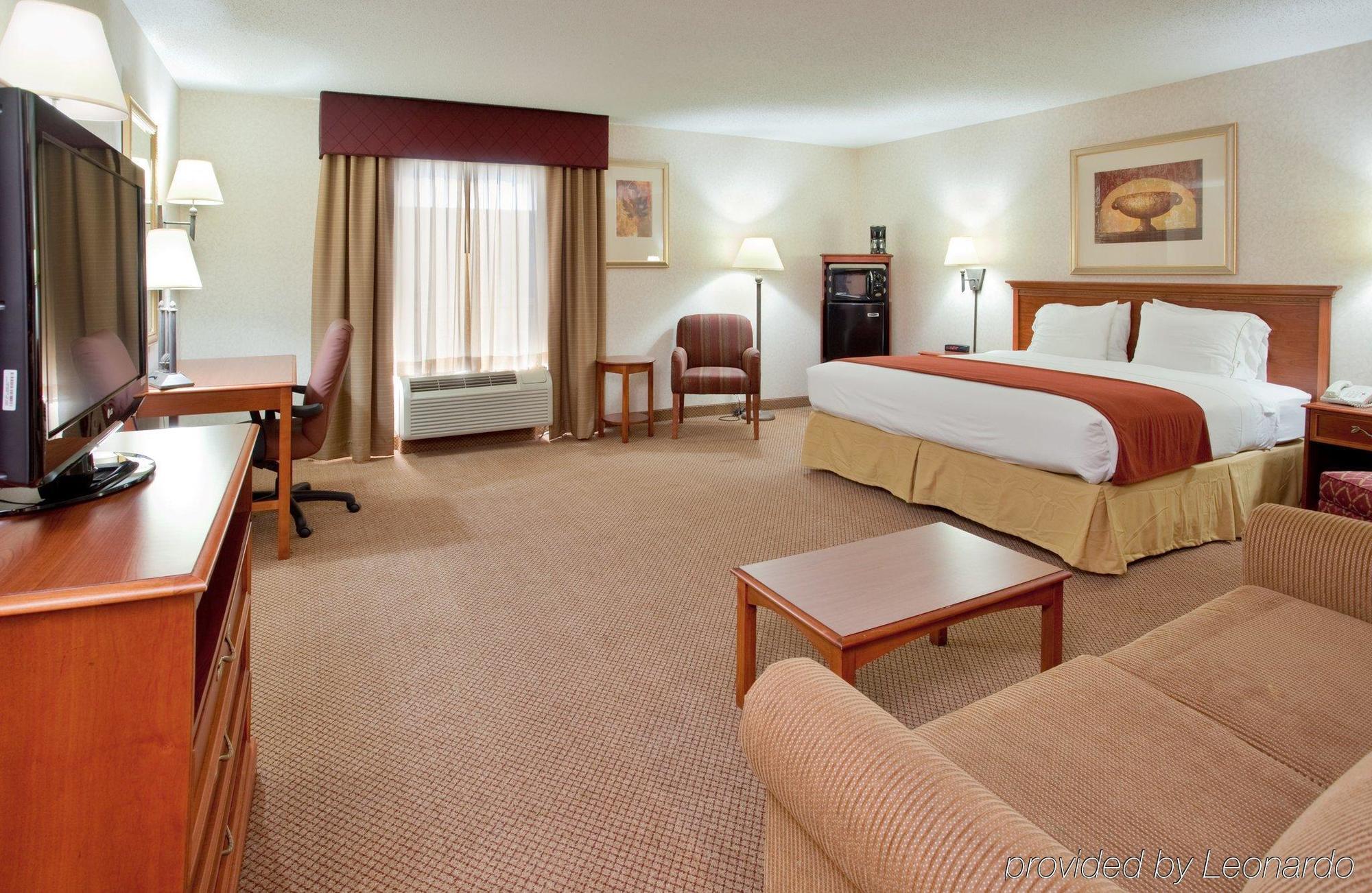 Seasons Inn & Suites Highland Room photo